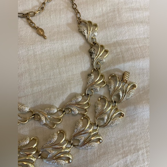 Sarah Coventry Vintage Ornate Necklace and Bracelet Set - Picture 3 of 9